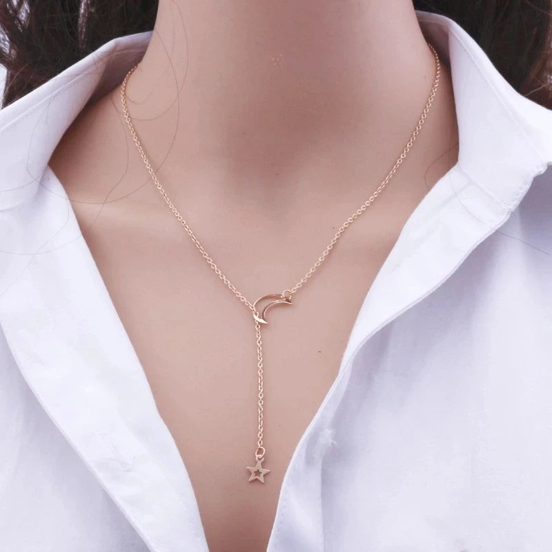 Colar Choker Lua & Estrela Dourado – Elegância na Simplicidade